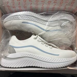 Women’s Easy Spirit walking shoes